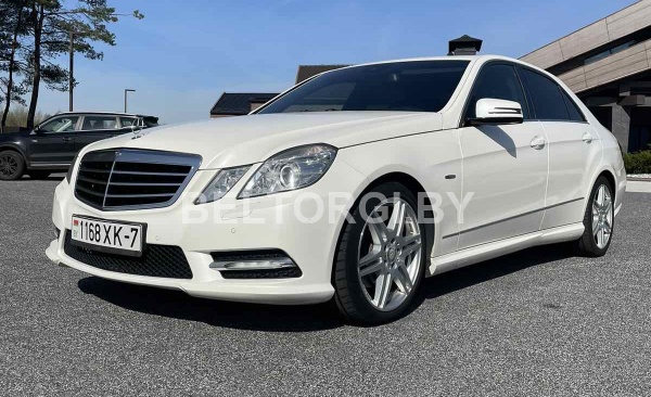 Легковой автомобиль седан Mercedes-Benz E250, цвет белый, 2011г.в., № кузова WDD2120471A559735