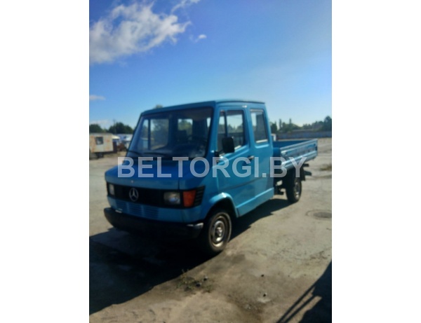 Автомобиль Mercedes-Benz 207D, рег. знак № АМ 3551-3