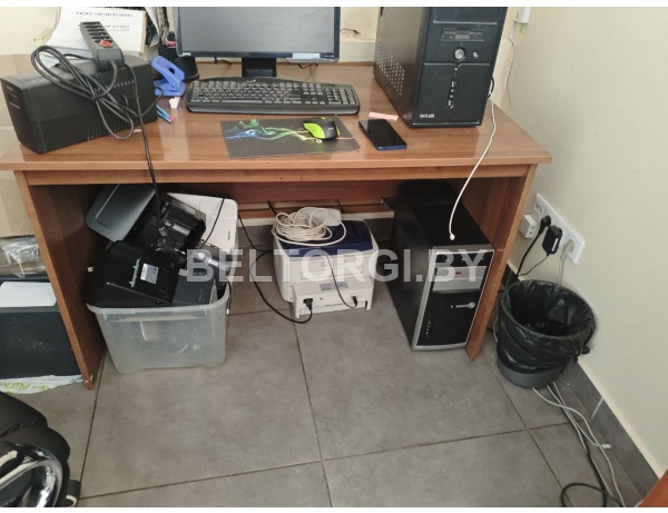 Офисная мебель (столы, шкафы, тумбы), телефоны